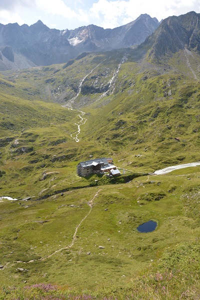 035.Stubai tal_stoupame nad Franz Senn Hutte 2149m smer Rinnenspitze 3003m_m.jpg