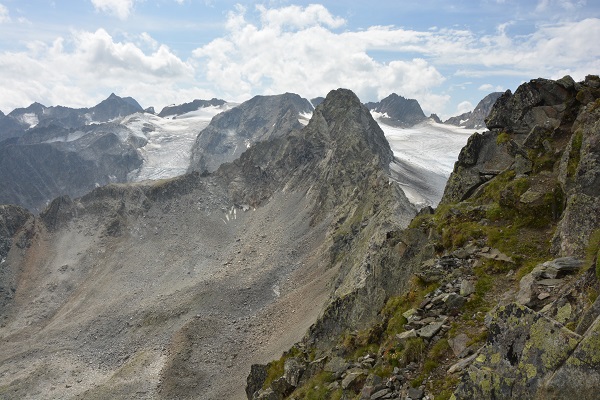 049.Stubai tal_Rinnenspitze 3003m_vyhled na ledovce Alpeiner vlevo a Lisenser vpravo_m.jpg